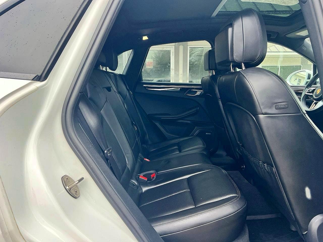 2015 PORSCHE Macan
