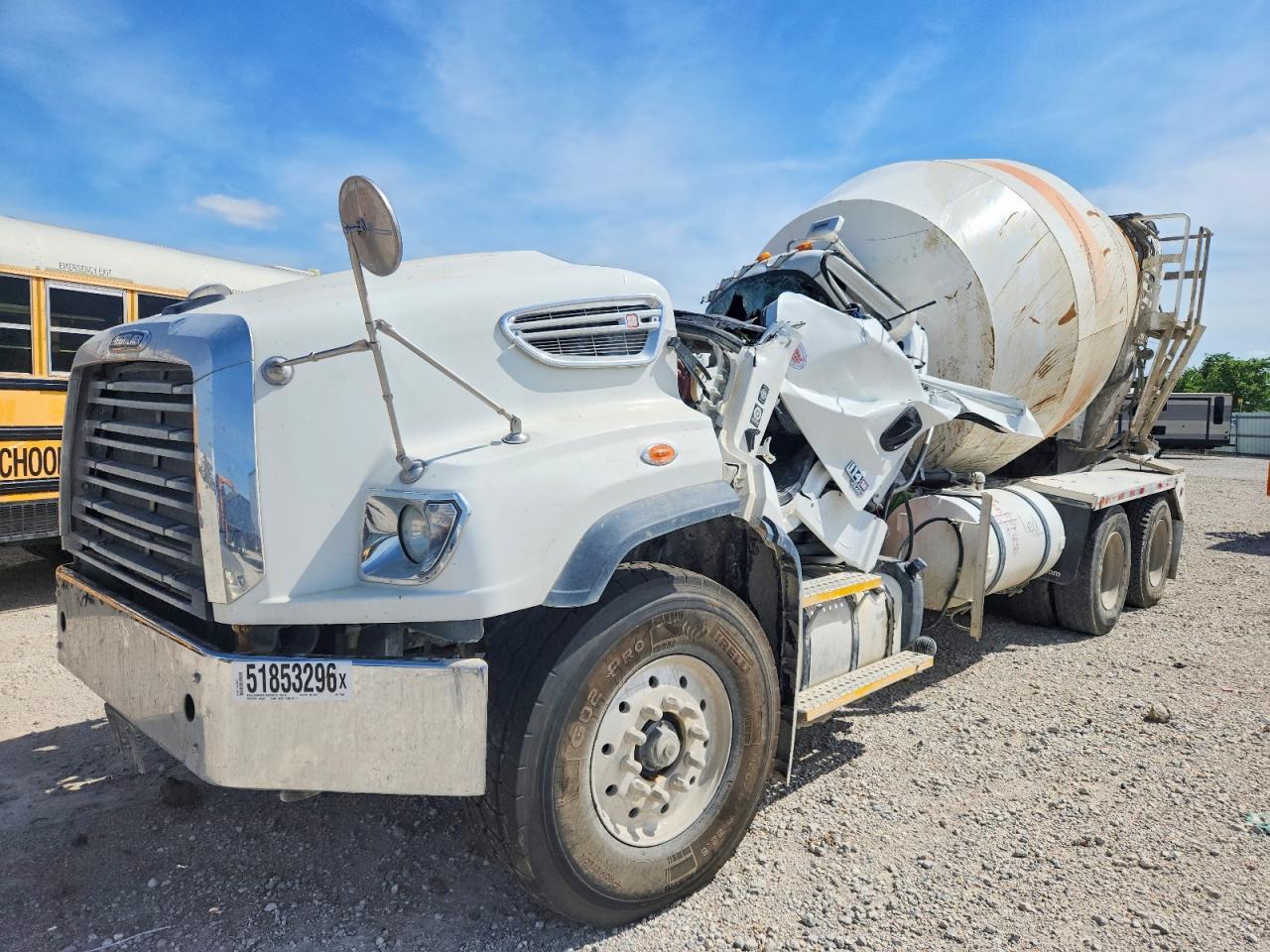 2025 FREIGHTLINER 114SD