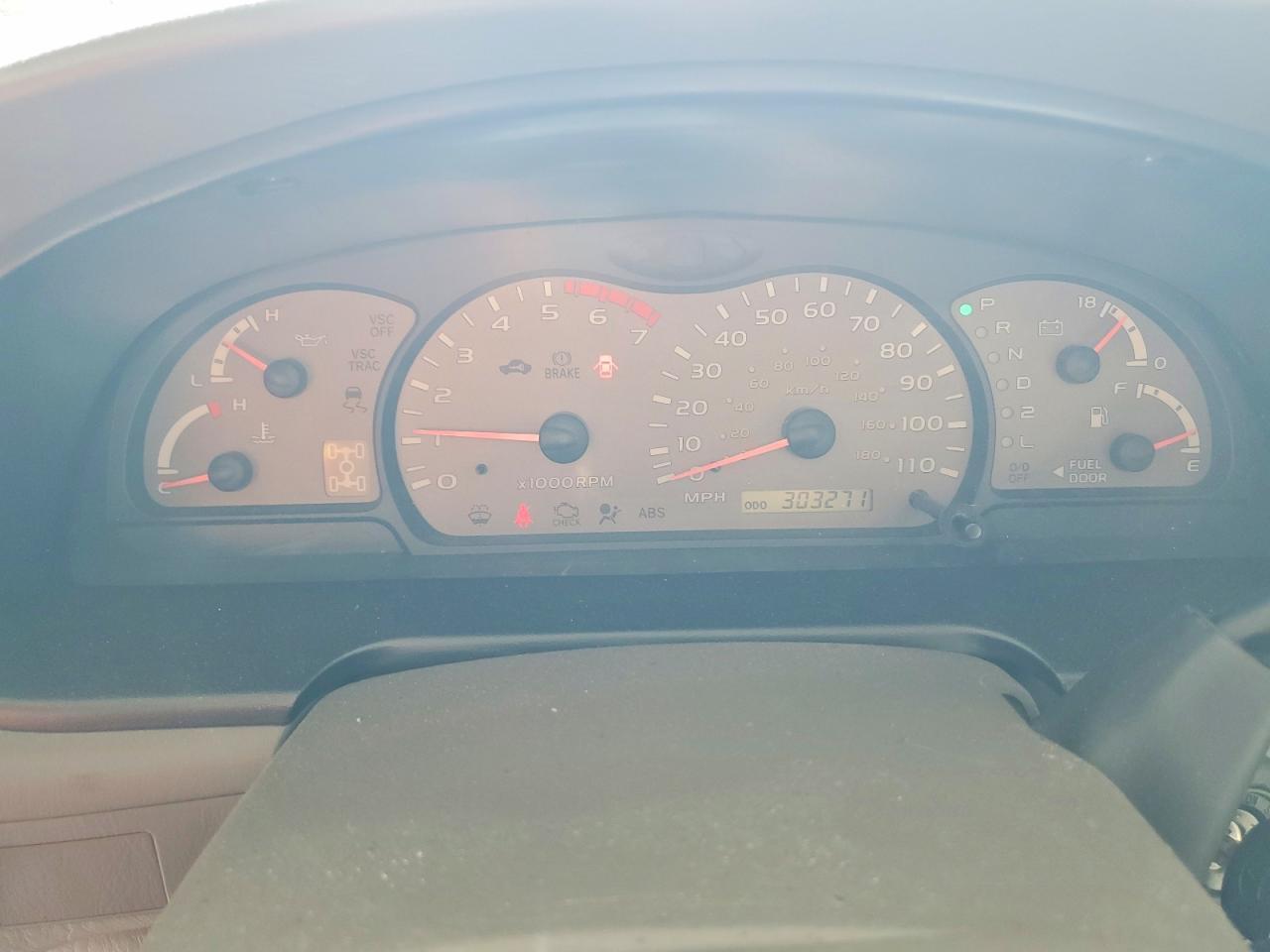 2004 TOYOTA Sequoia