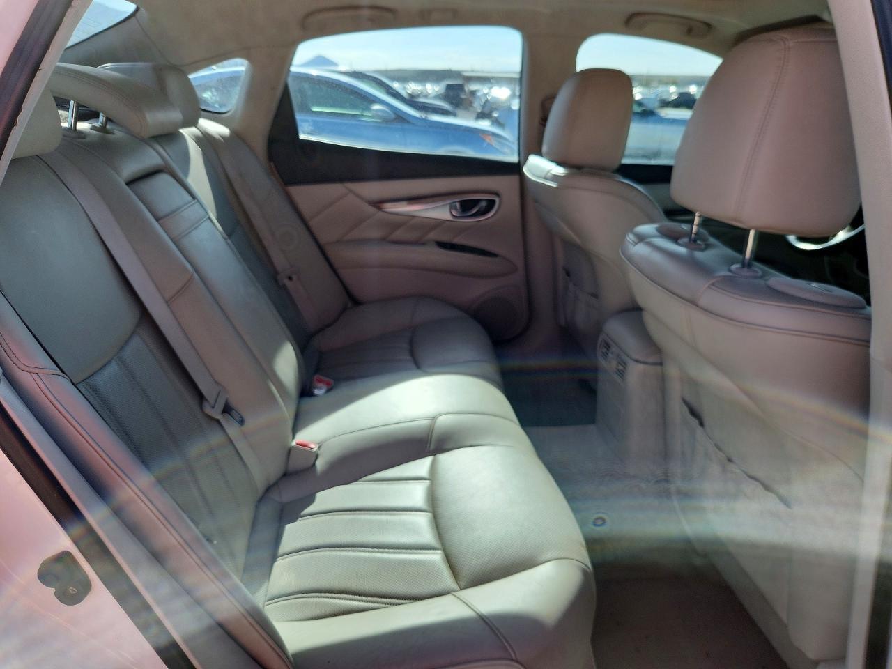 2012 INFINITI M56