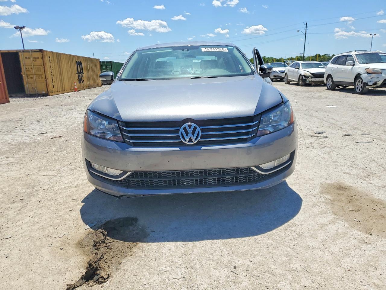 2015 VOLKSWAGEN Passat