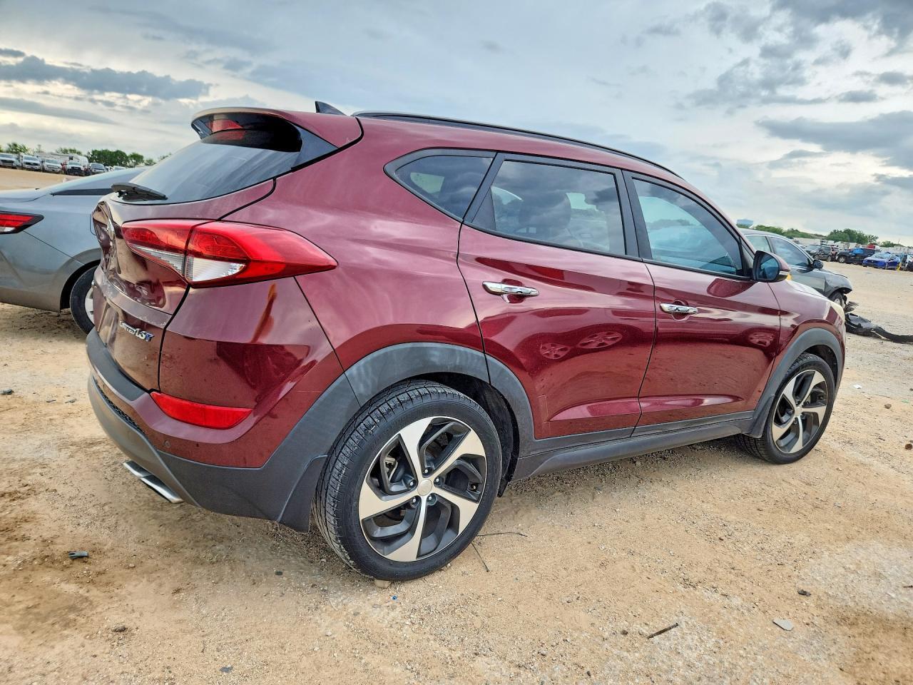 2016 HYUNDAI TUCSON