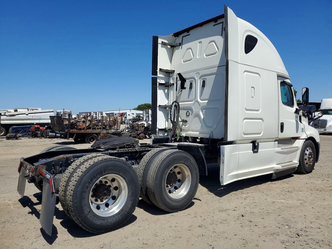 2020 FREIGHTLINER CASCADIA 126