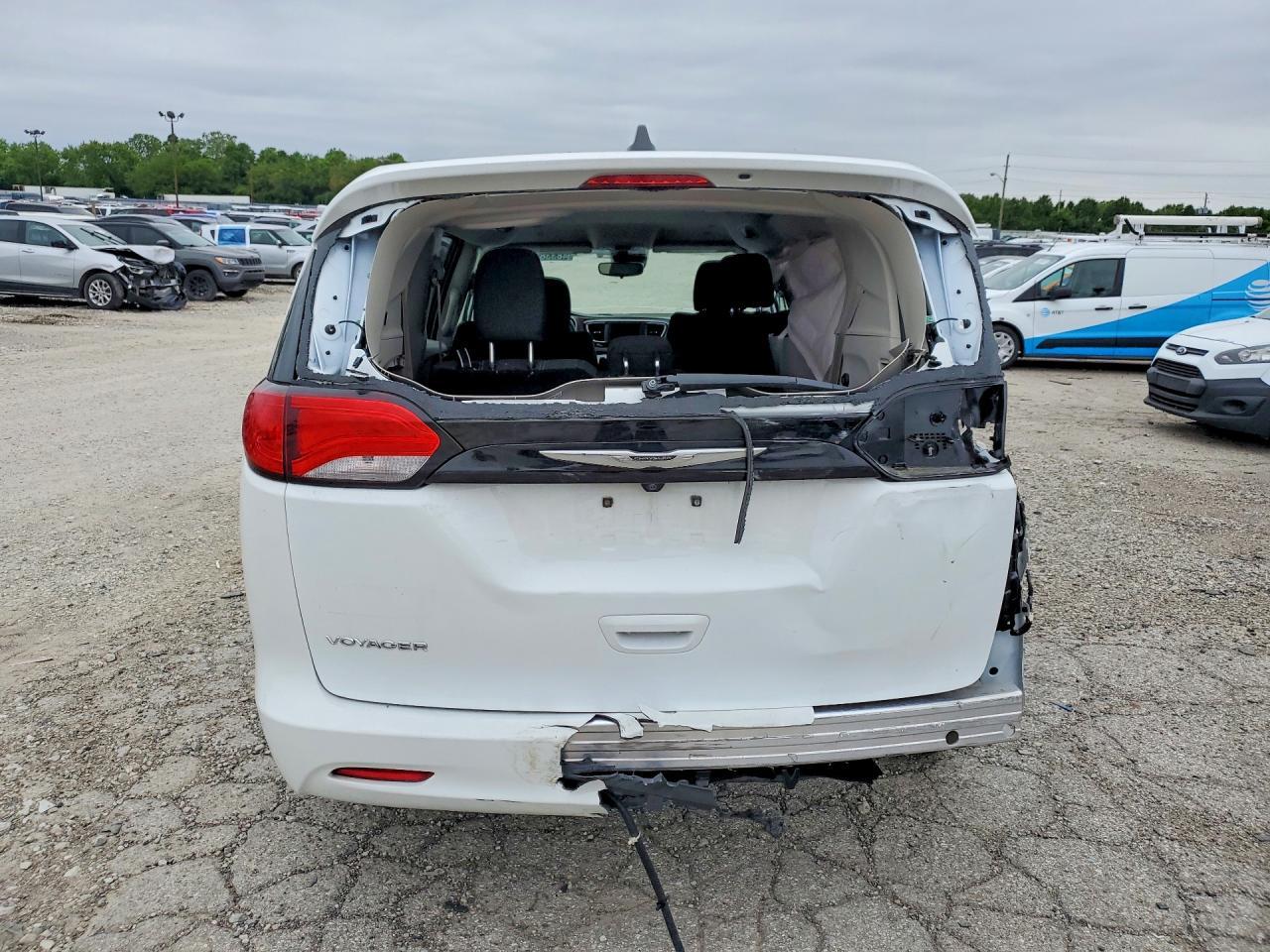 2024 CHRYSLER Voyager