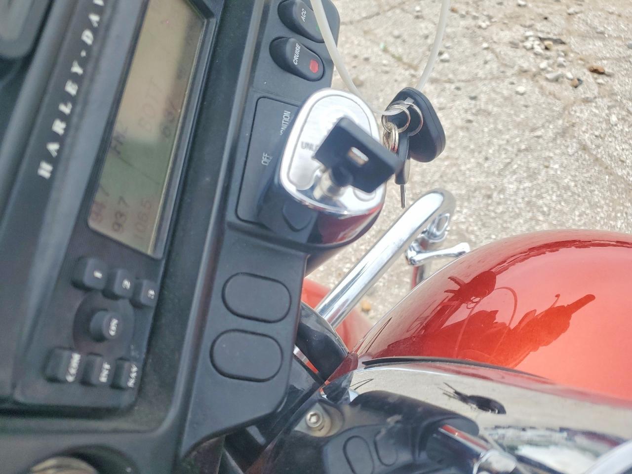 2011 HARLEY-DAVIDSON FLHX