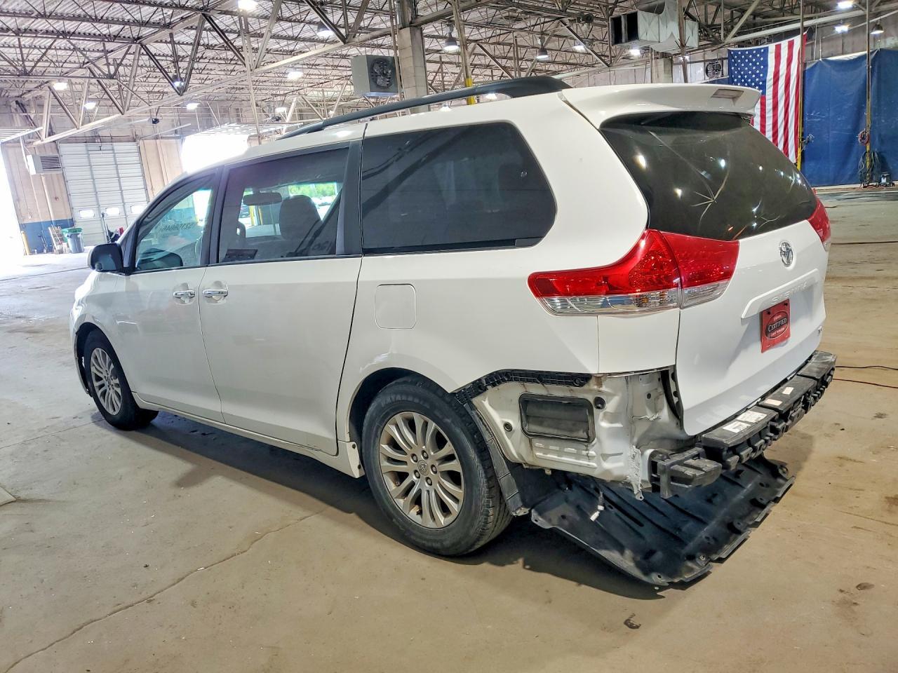 2014 TOYOTA SIENNA
