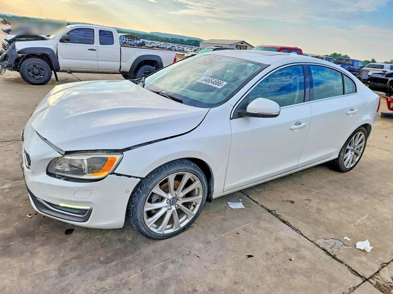 2016 VOLVO S60