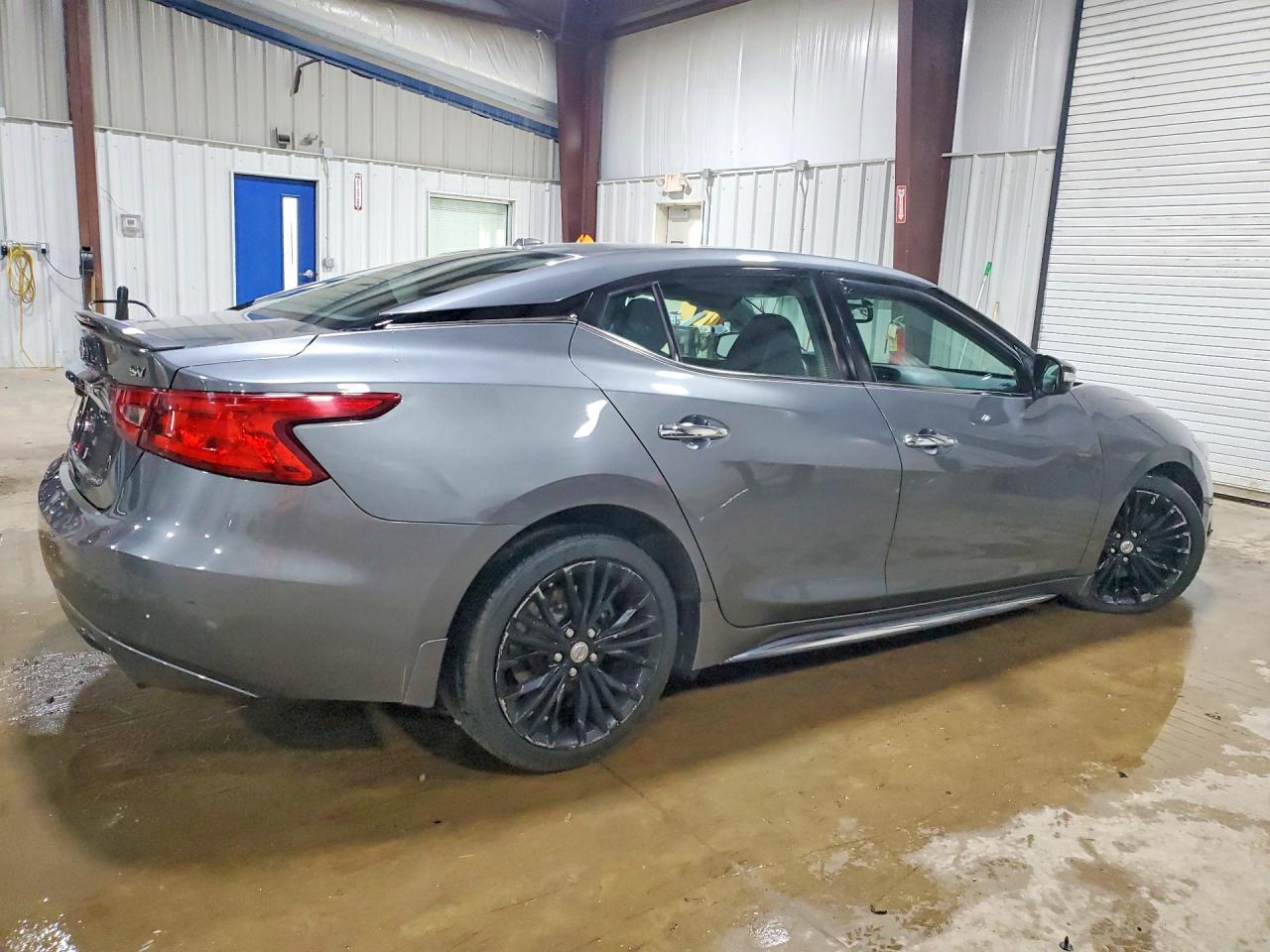 2017 NISSAN Maxima