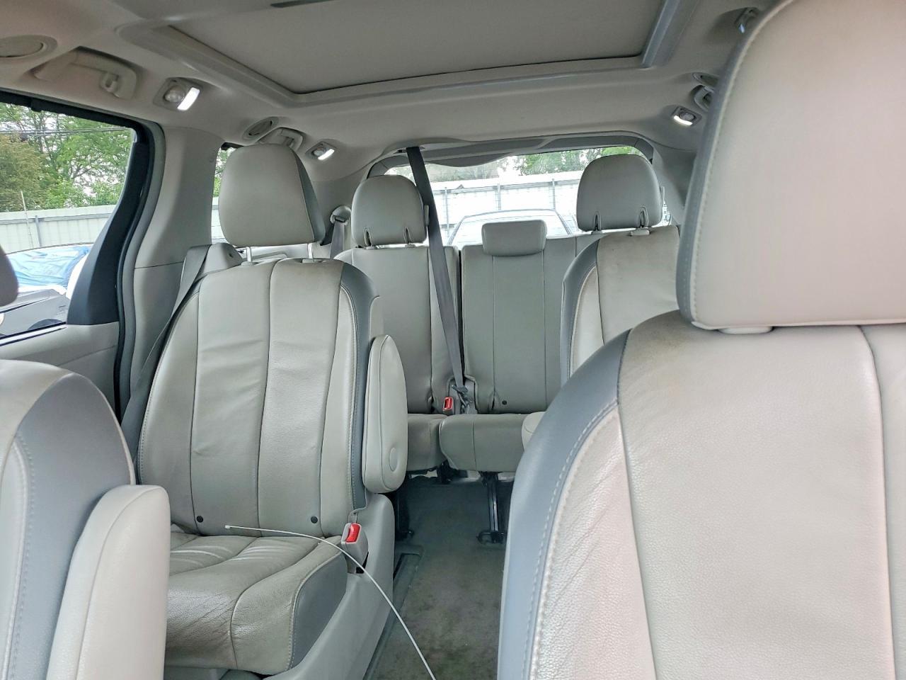 2014 TOYOTA SIENNA