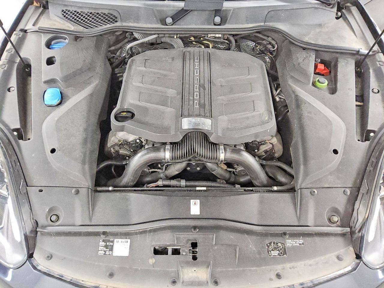 2016 PORSCHE CAYENNE