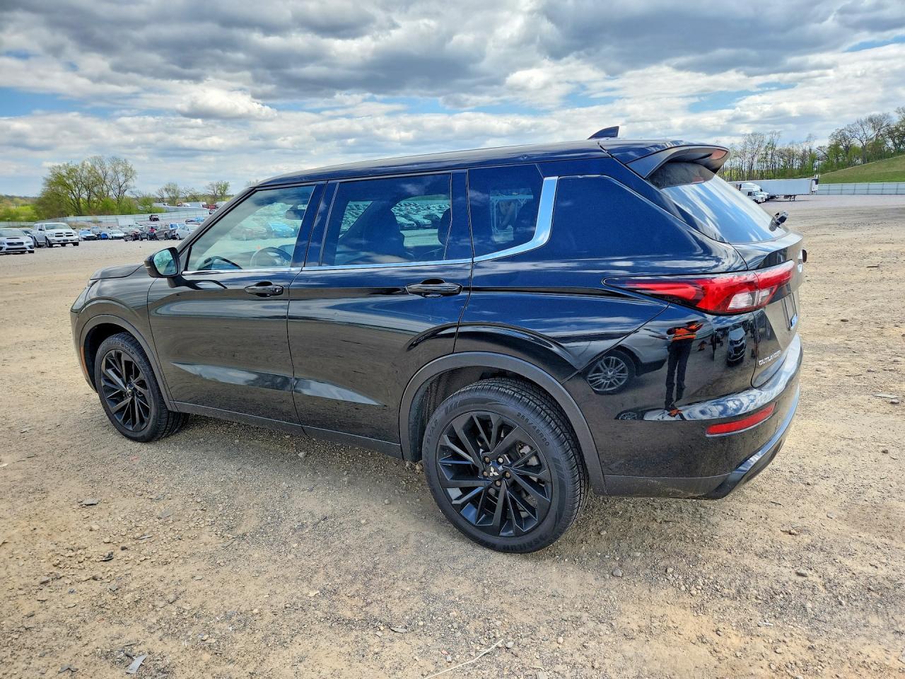 2023 MITSUBISHI outlander