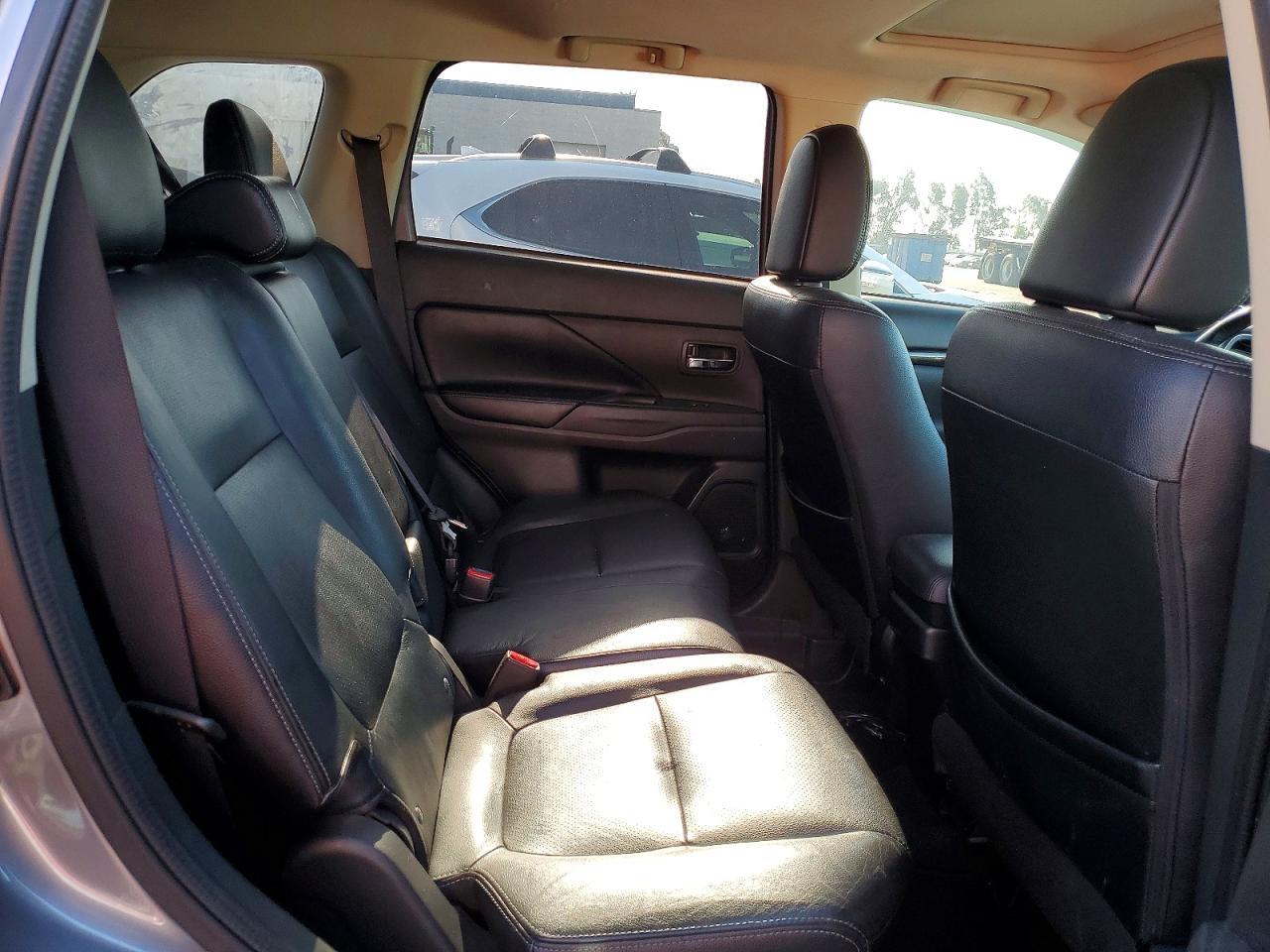 2016 MITSUBISHI outlander