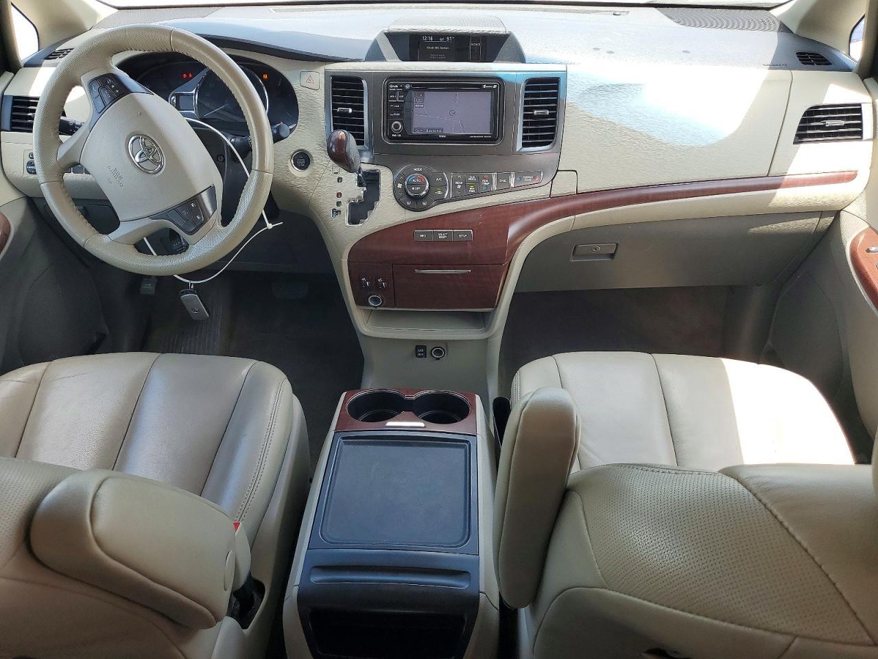2014 TOYOTA SIENNA