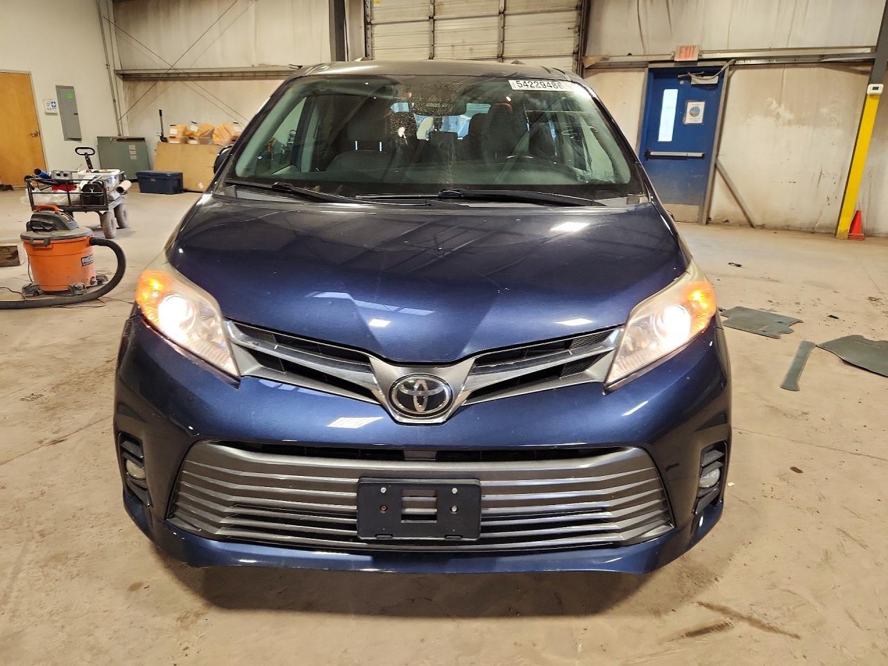 2018 TOYOTA SIENNA