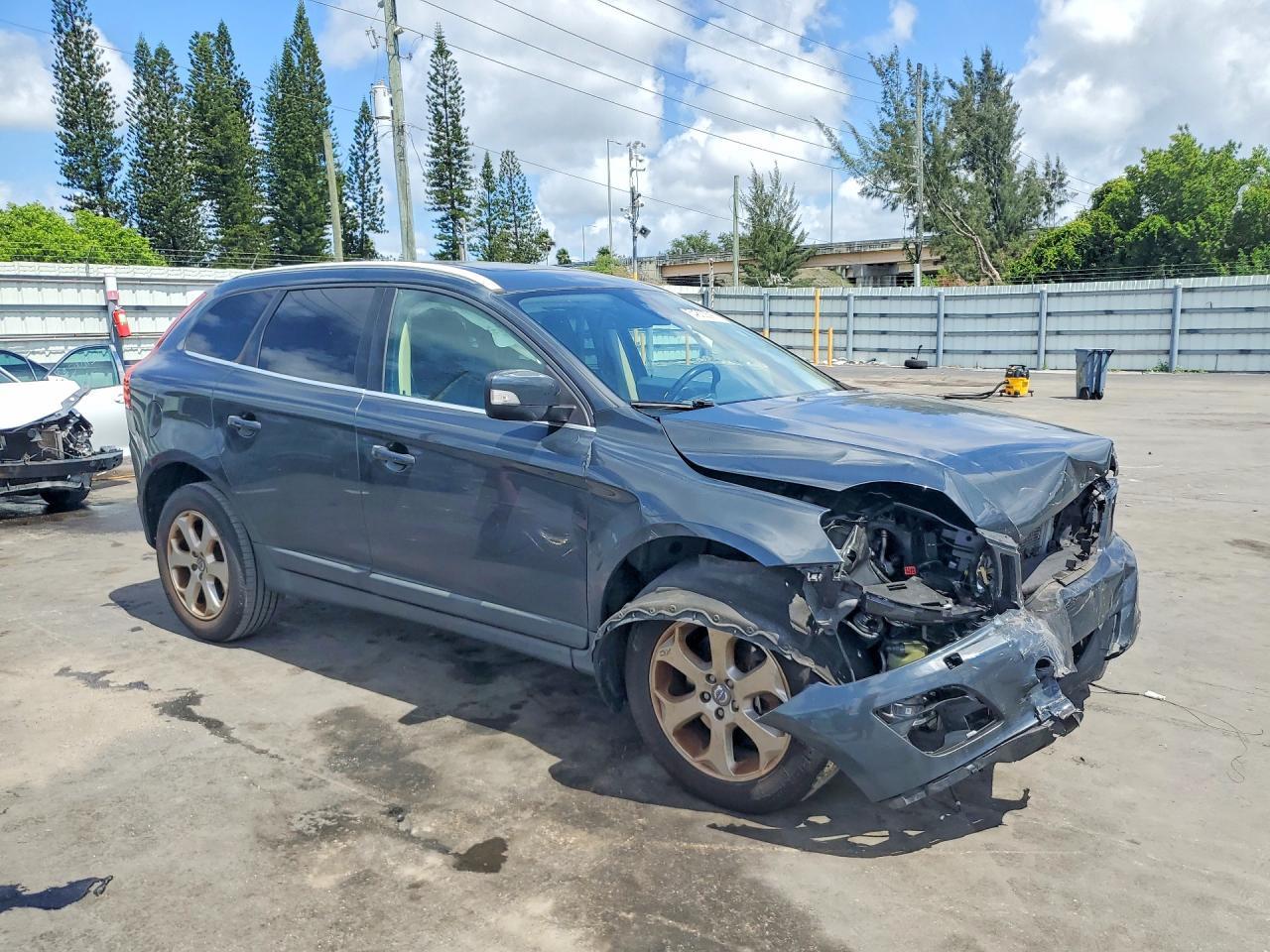 2013 VOLVO XC60