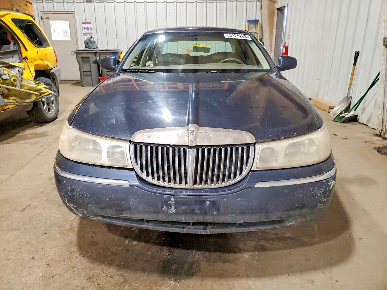 2000 LINCOLN Town Car