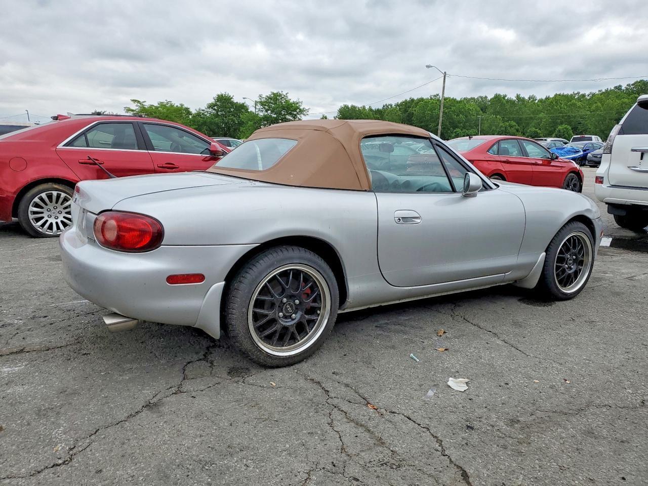 2002 MAZDA MX-5 Miata