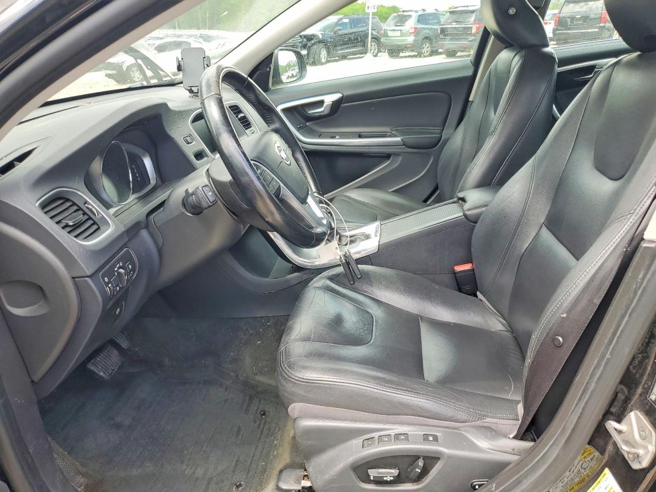 2017 VOLVO S60