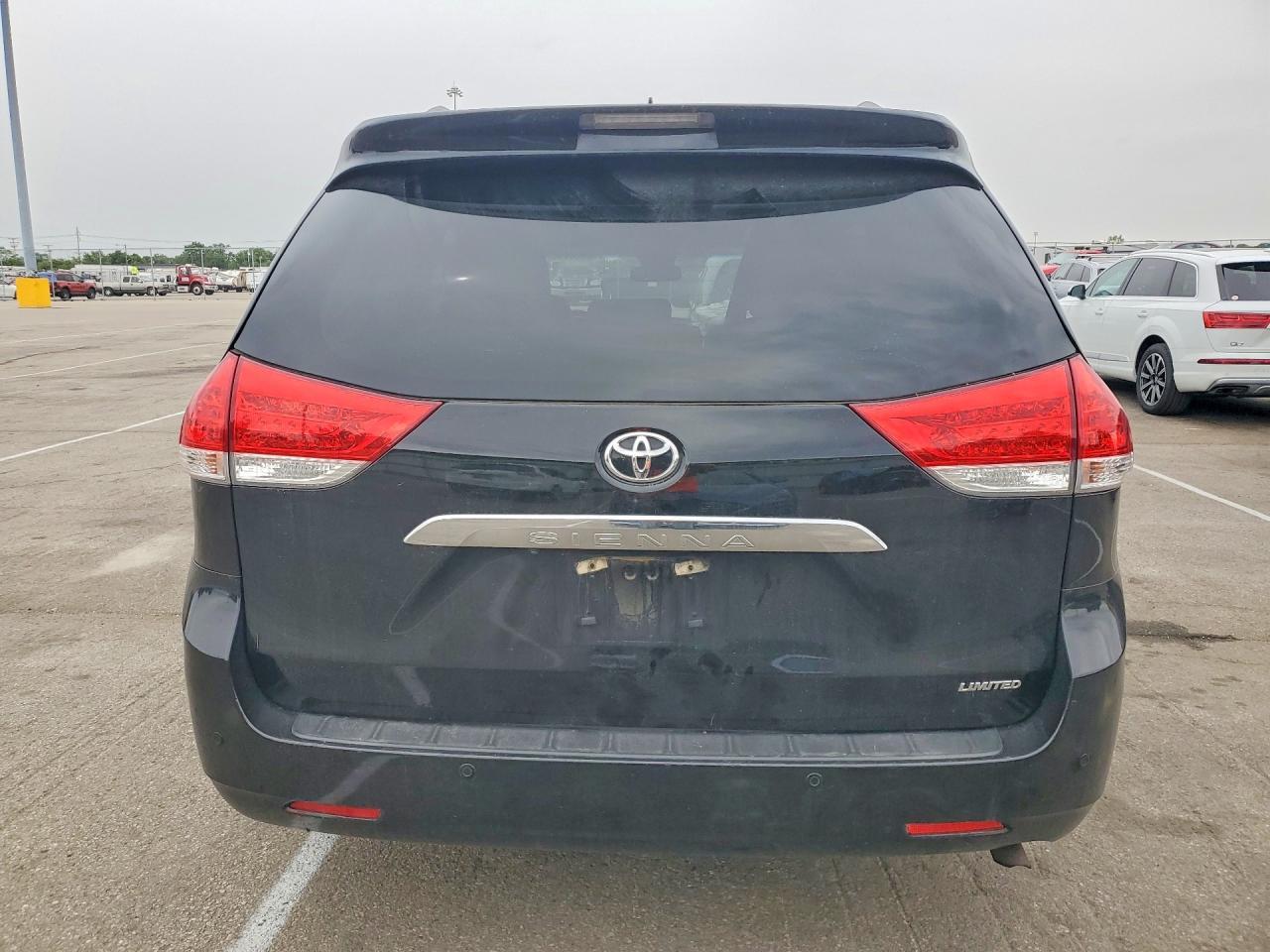 2014 TOYOTA SIENNA