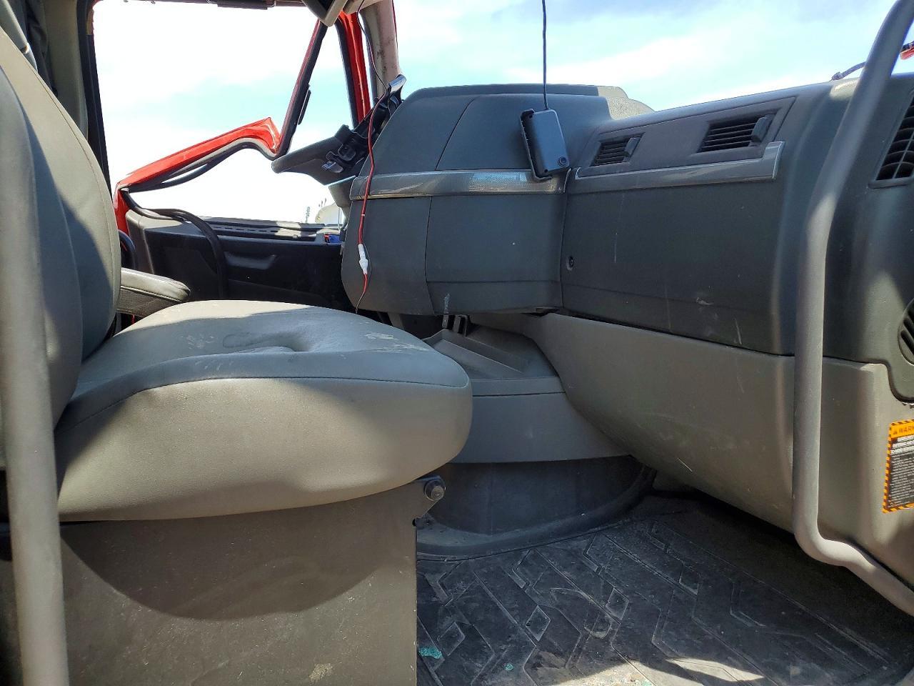 2020 VOLVO VNL