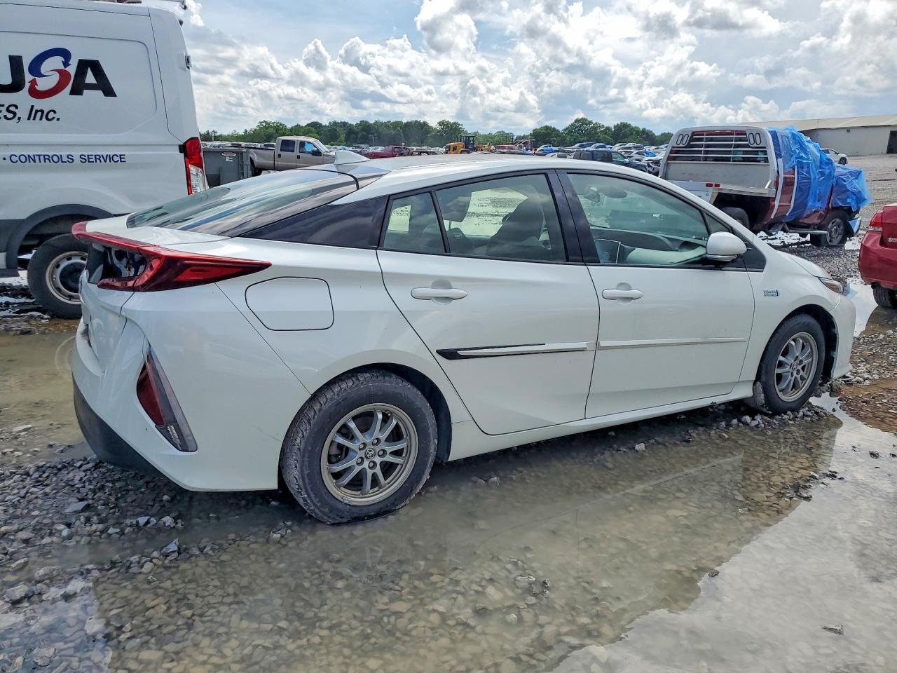 2017 TOYOTA Prius Prime