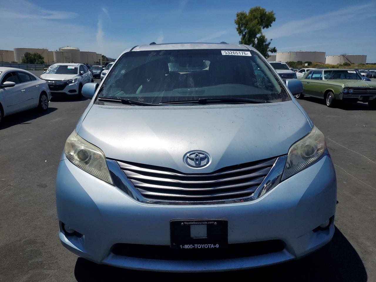 2017 TOYOTA SIENNA