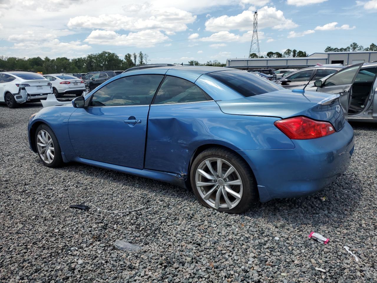2013 INFINITI G37