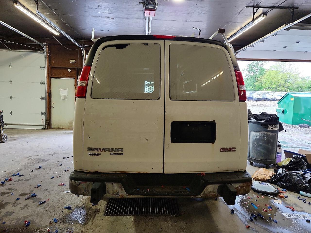 2016 GMC Savana