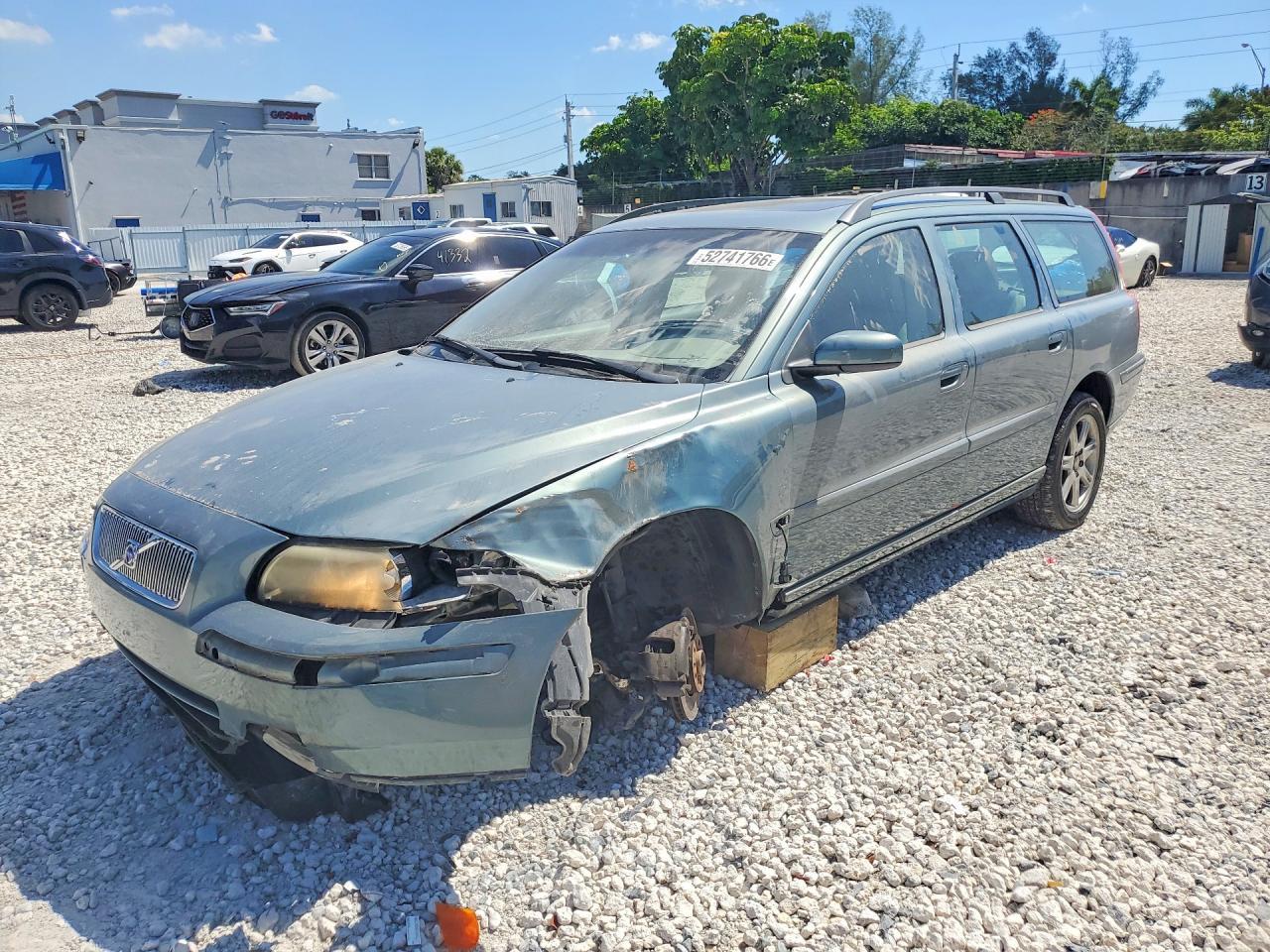 2005 VOLVO V70