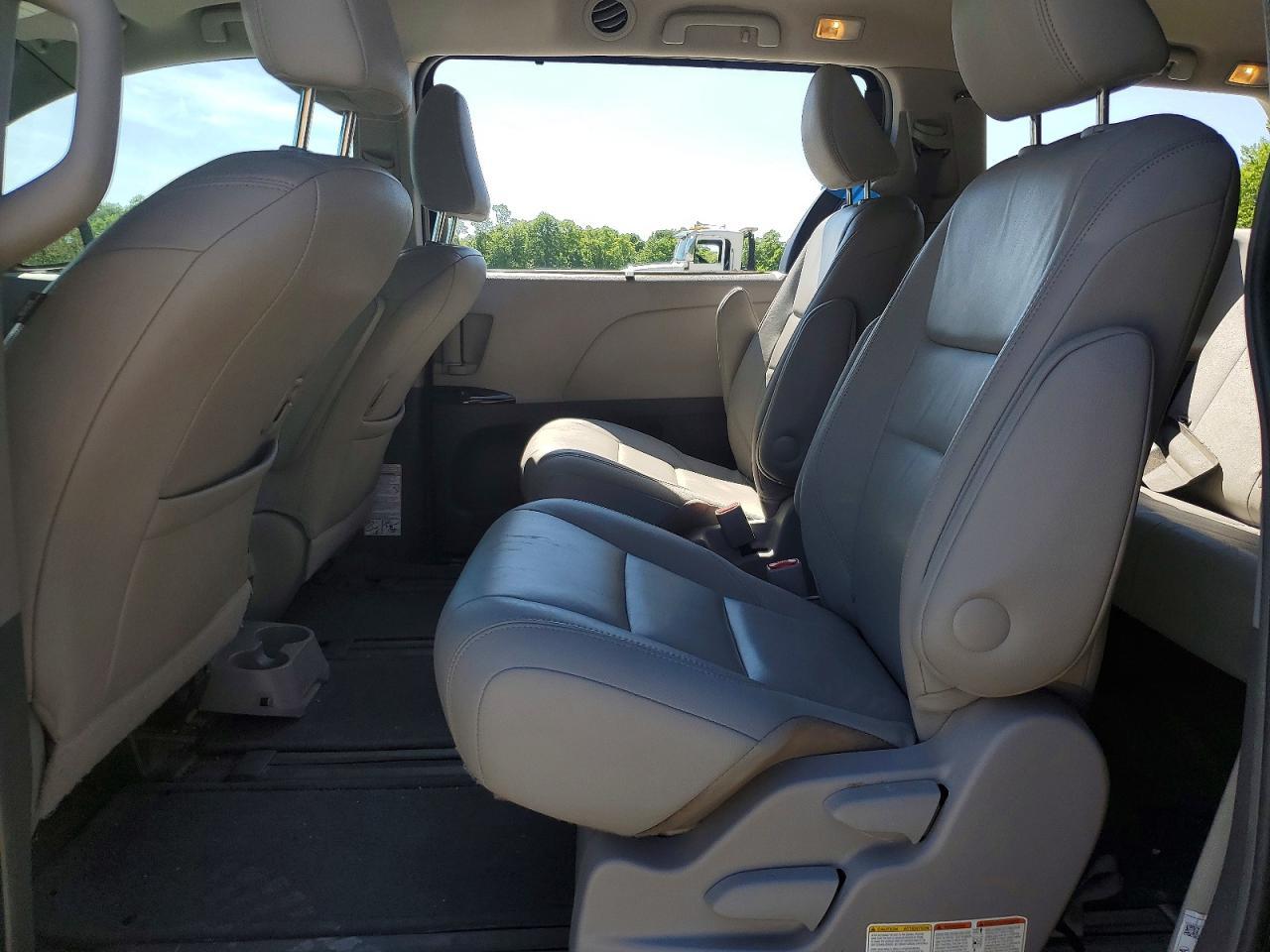 2015 TOYOTA SIENNA