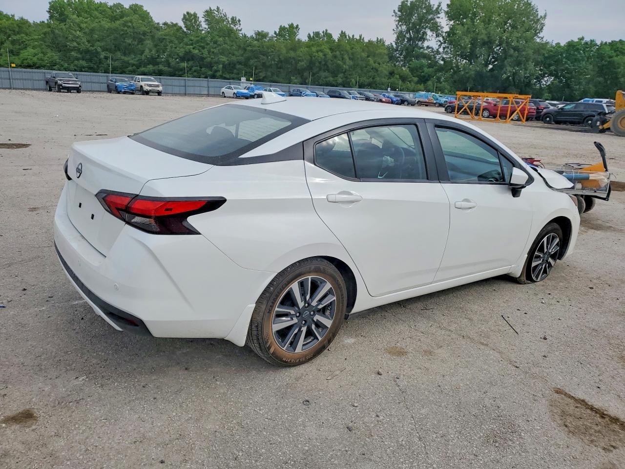 2025 NISSAN VERSA