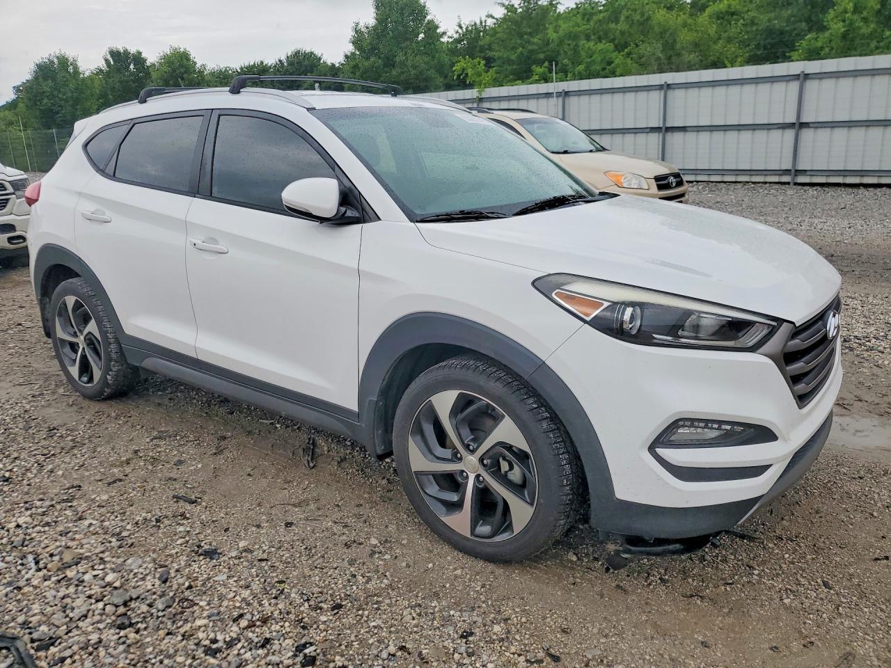 2016 HYUNDAI TUCSON
