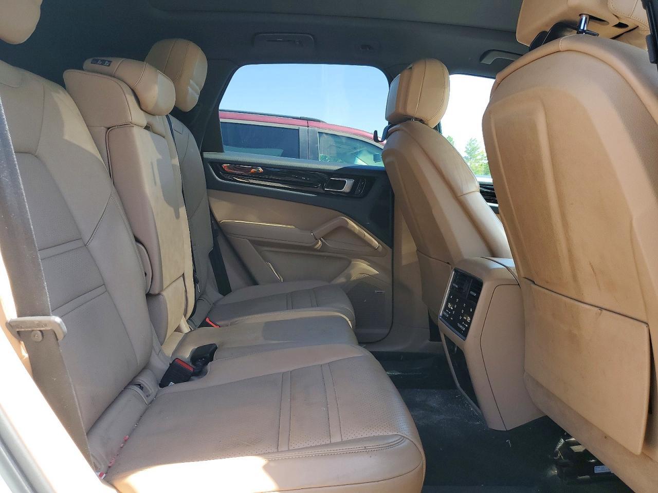 2019 PORSCHE CAYENNE