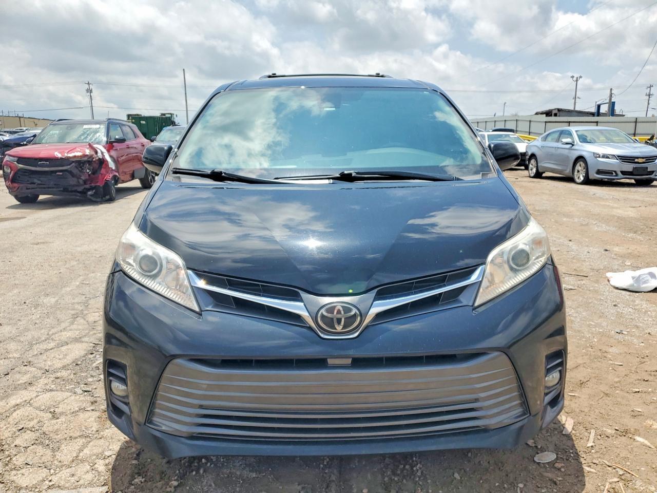2018 TOYOTA SIENNA