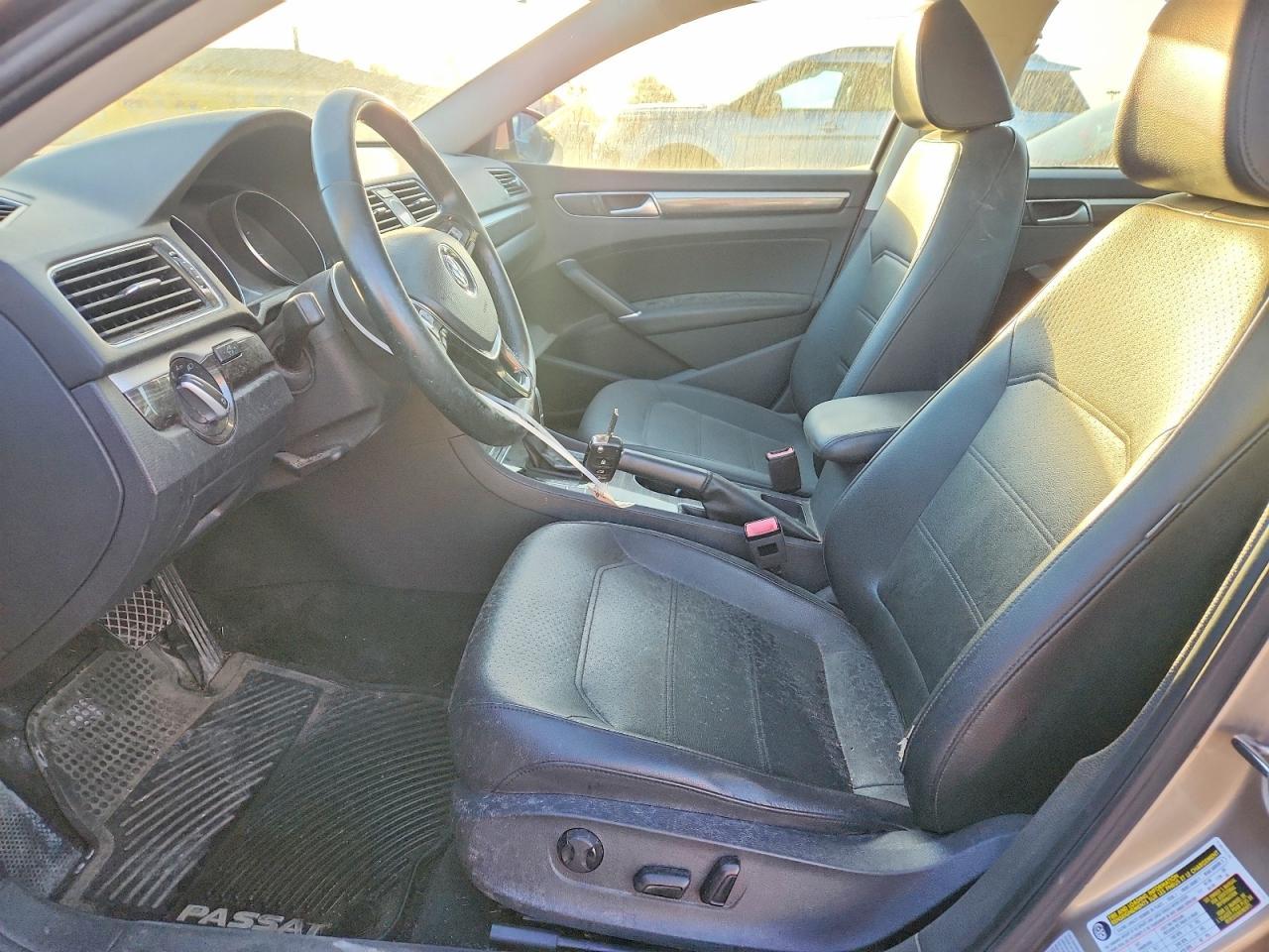 2016 VOLKSWAGEN Passat