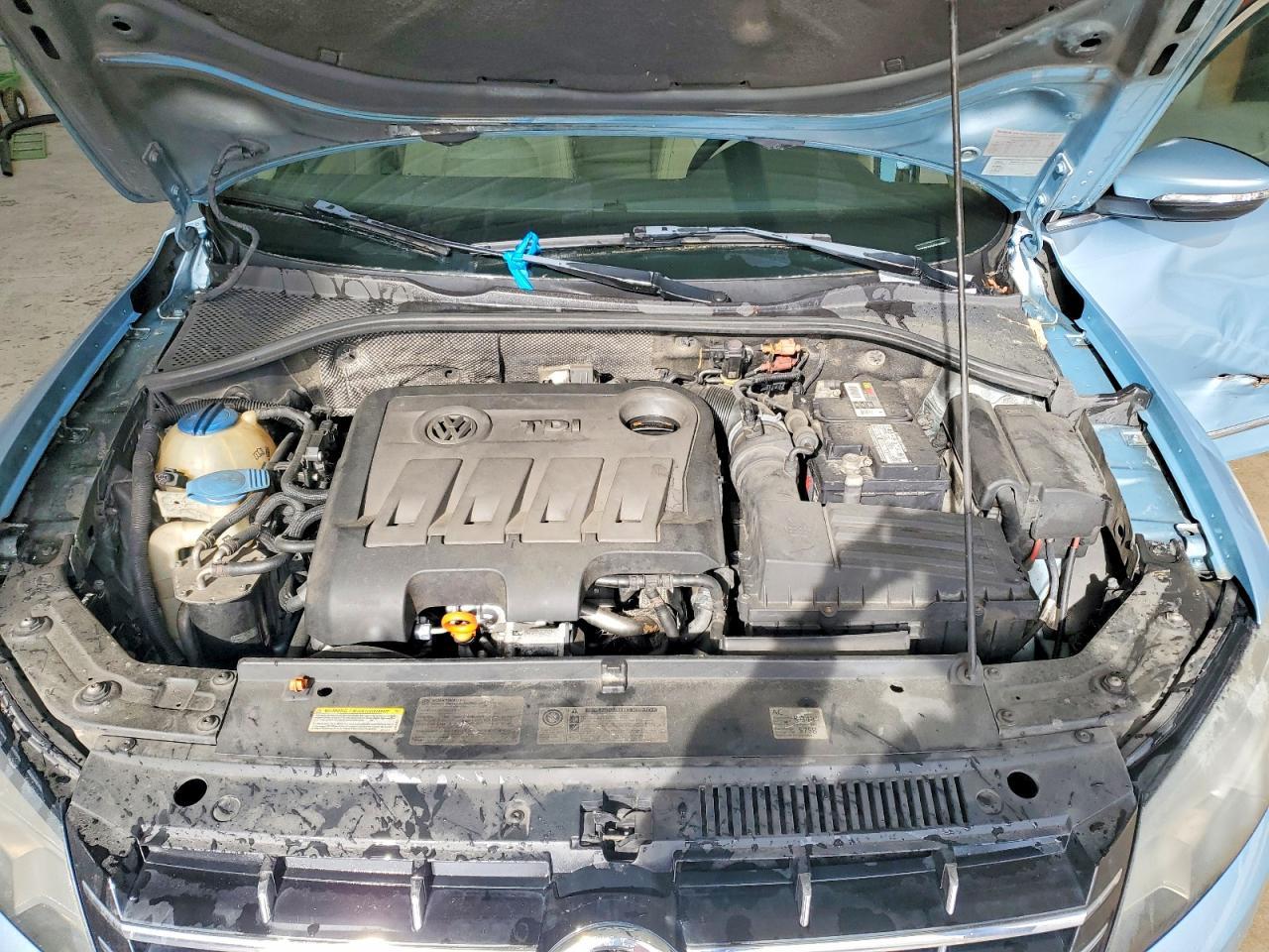 2012 VOLKSWAGEN Passat