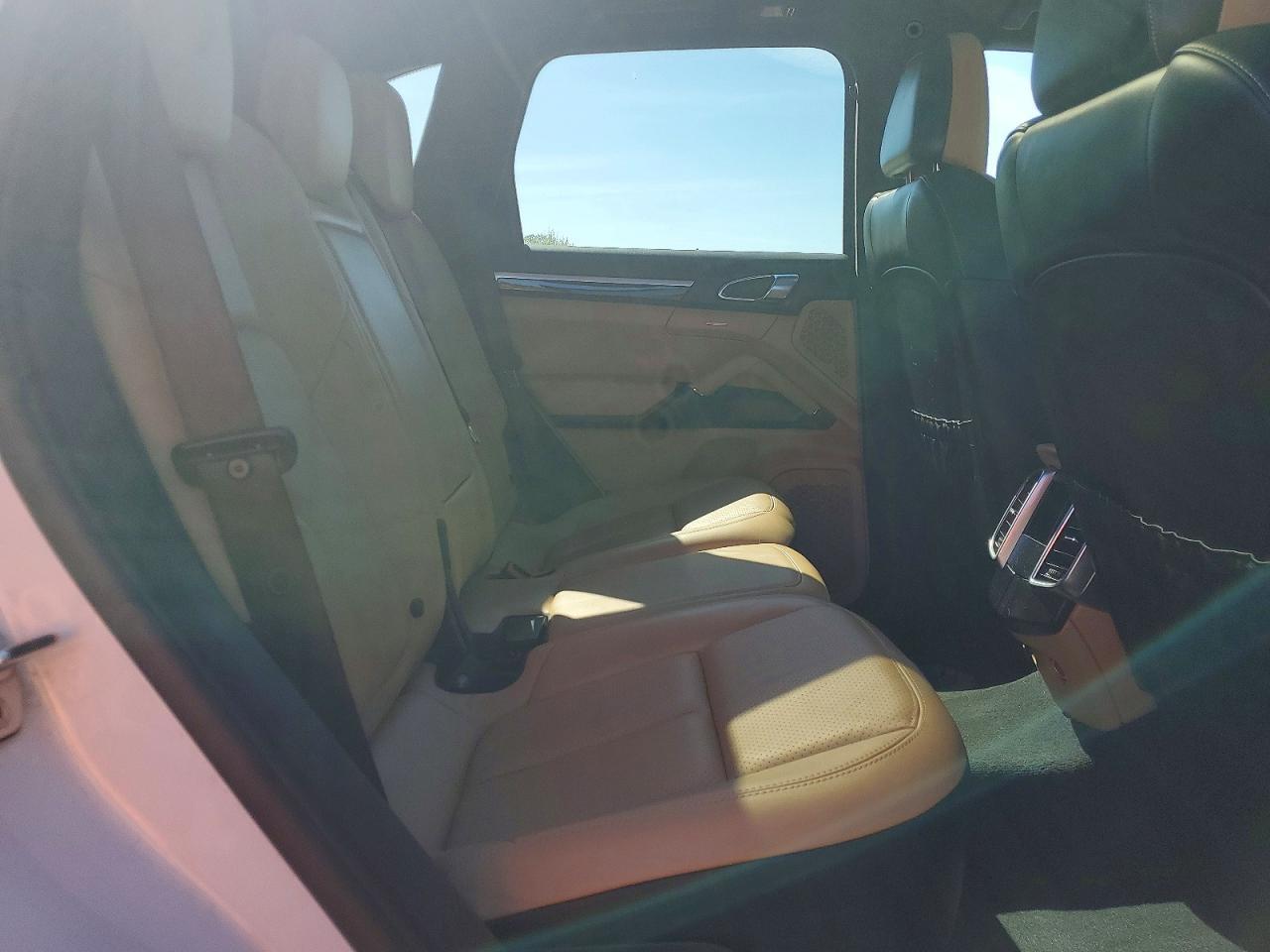 2014 PORSCHE CAYENNE