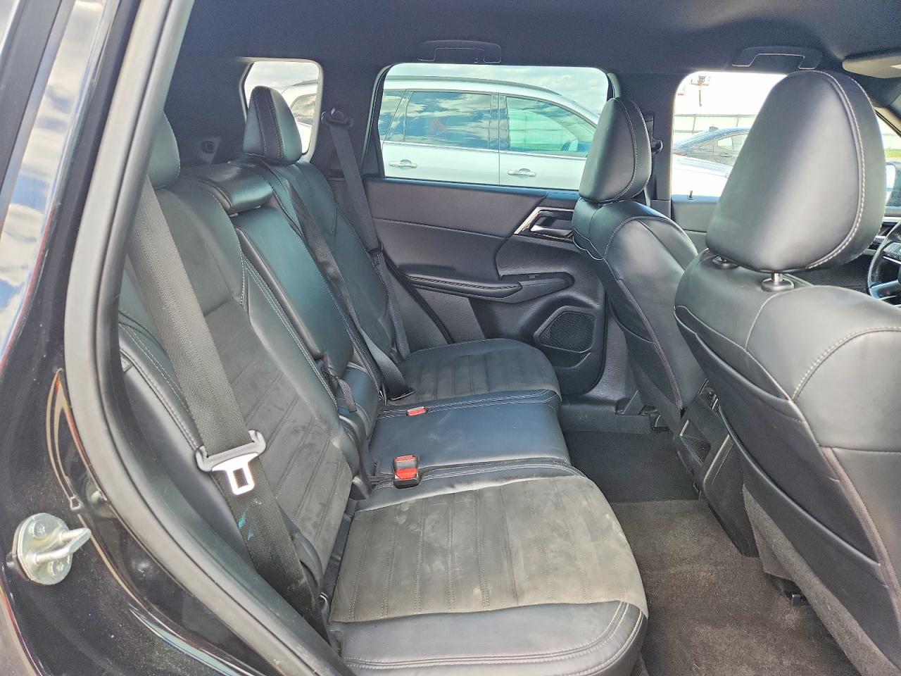2023 MITSUBISHI outlander