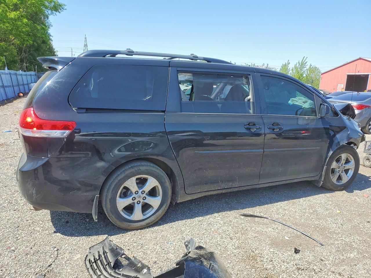 2013 TOYOTA SIENNA