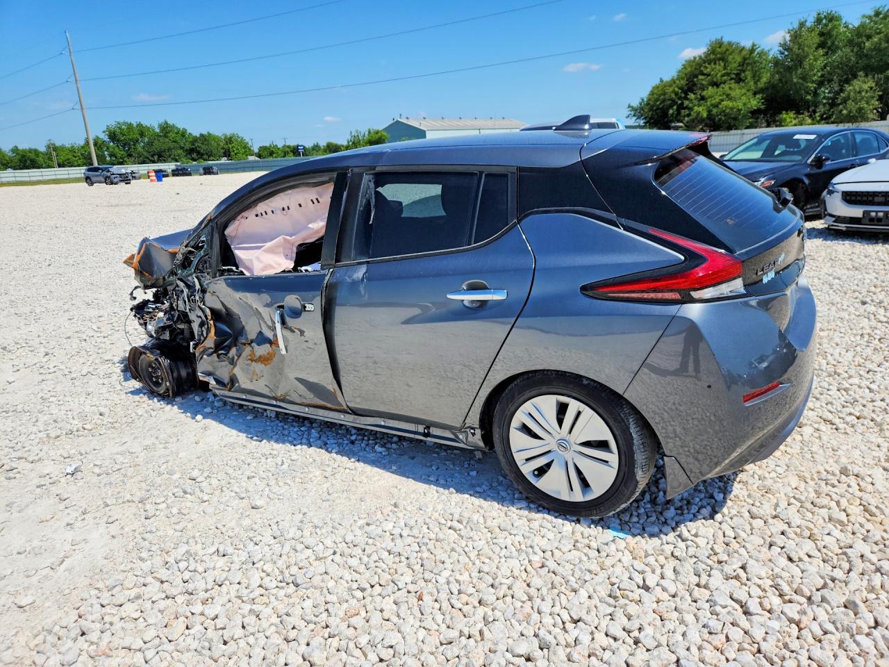 2023 NISSAN LEAF