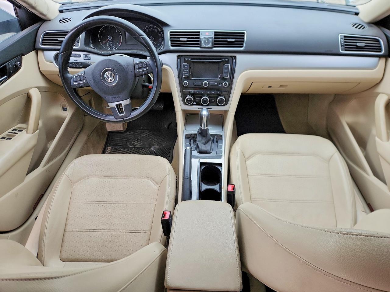 2012 VOLKSWAGEN Passat