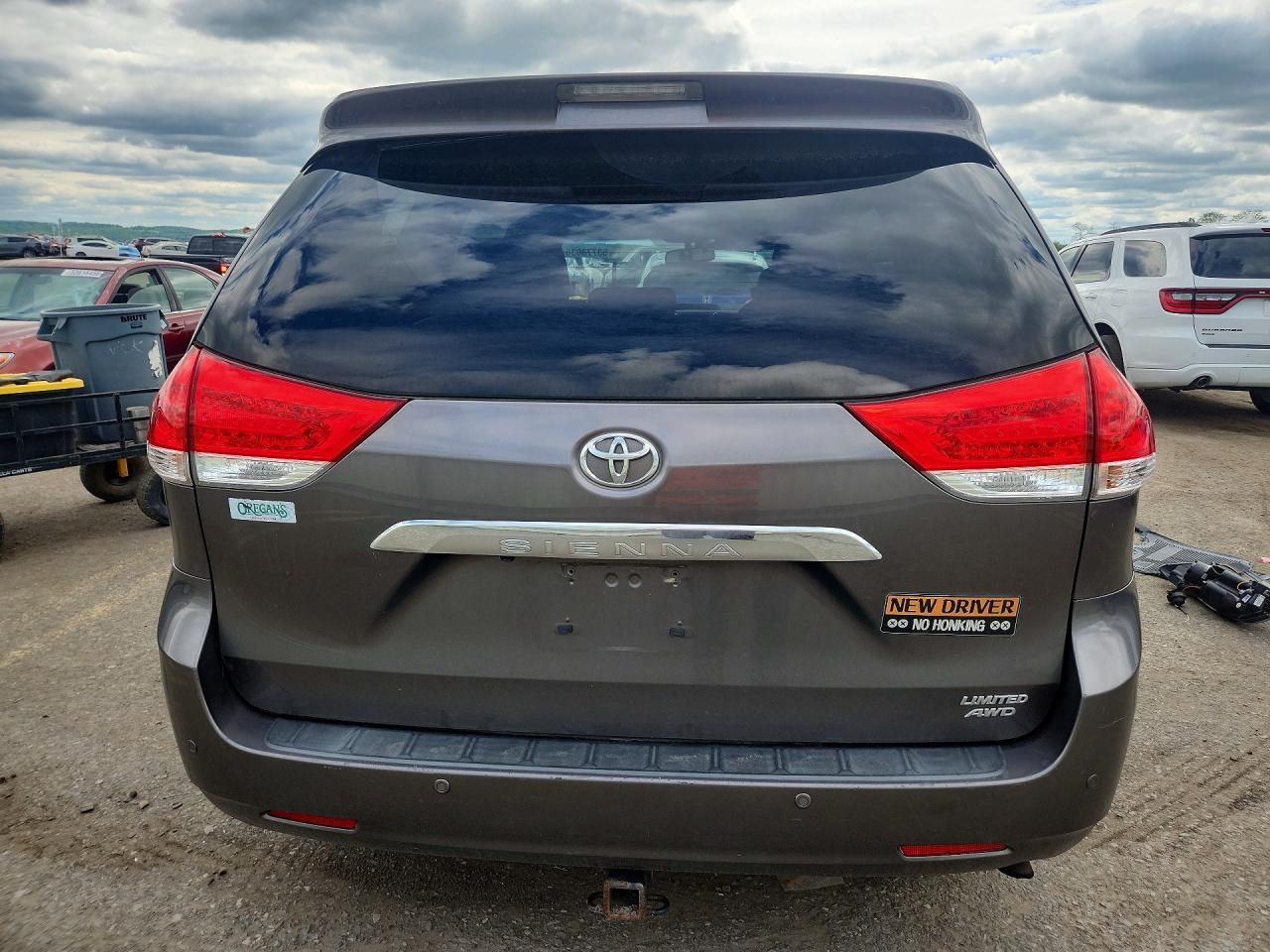 2011 TOYOTA SIENNA