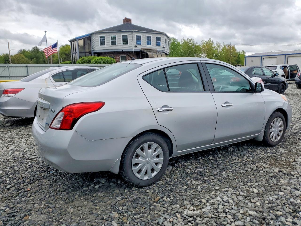 2012 NISSAN VERSA