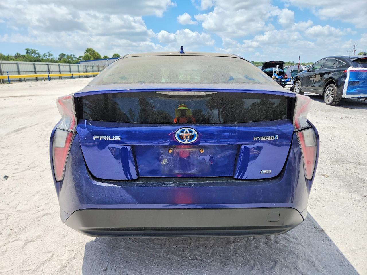 2016 TOYOTA PRIUS