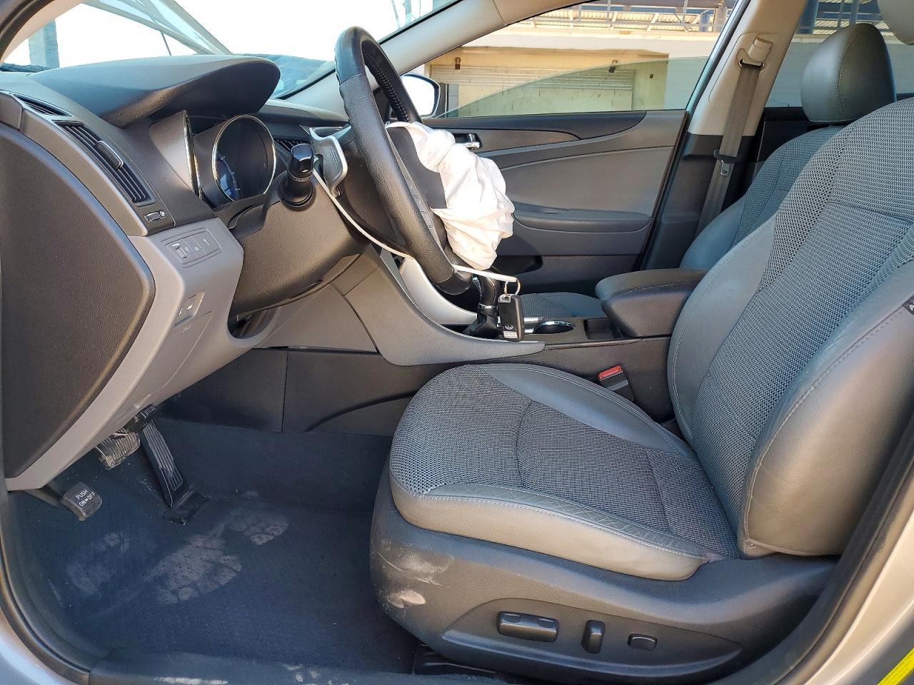 2011 HYUNDAI SONATA
