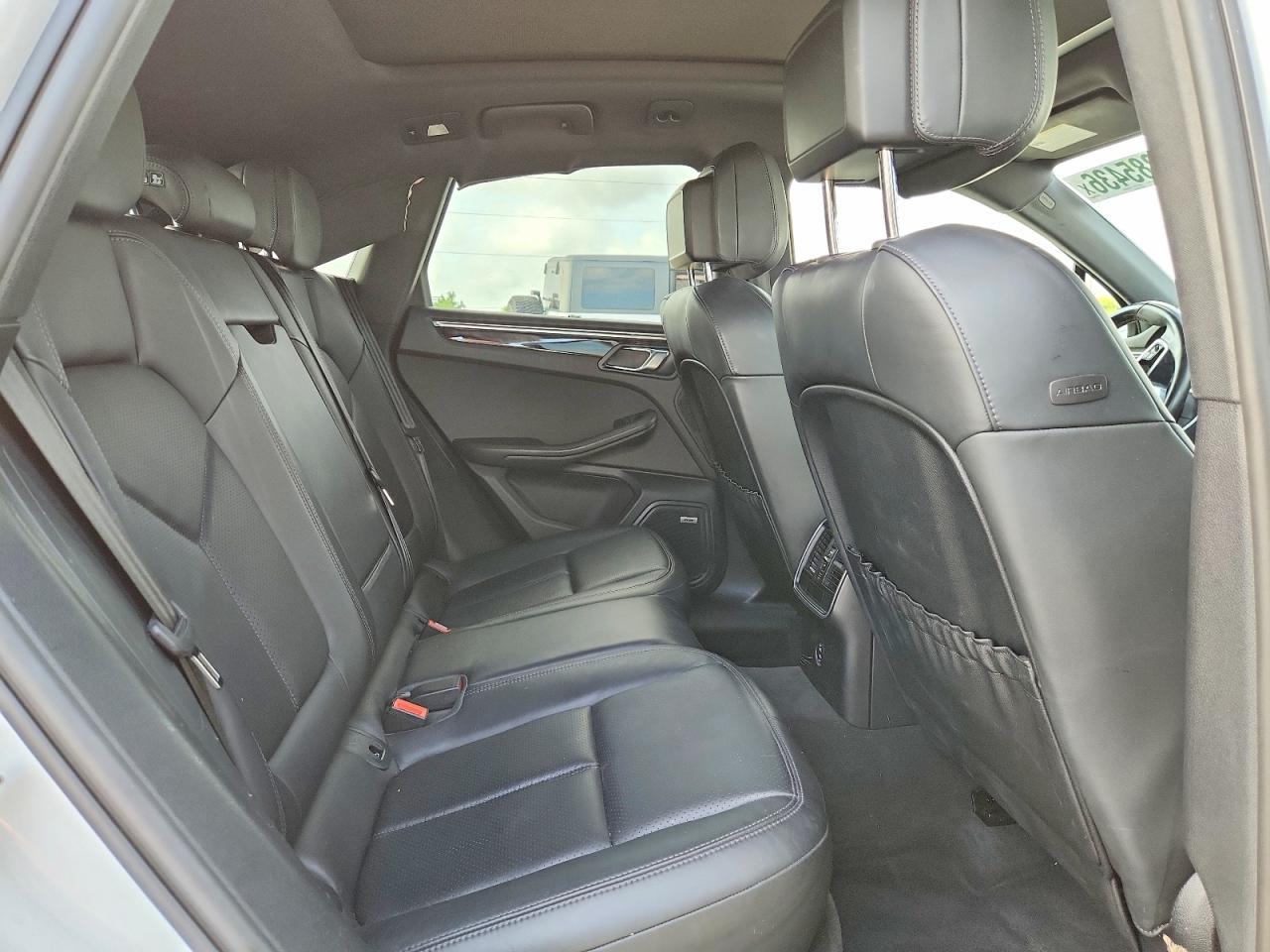 2021 PORSCHE Macan