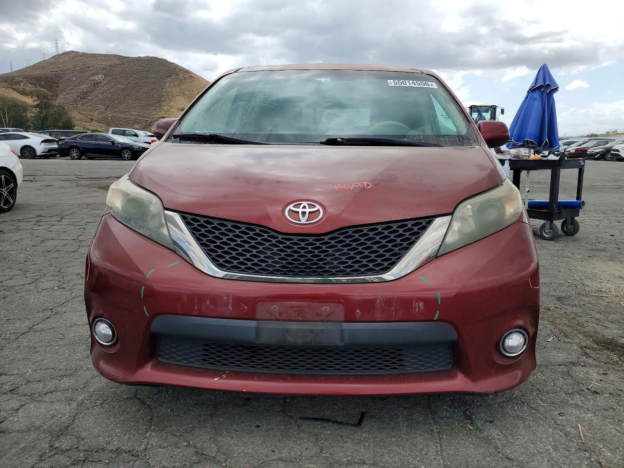 2013 TOYOTA SIENNA