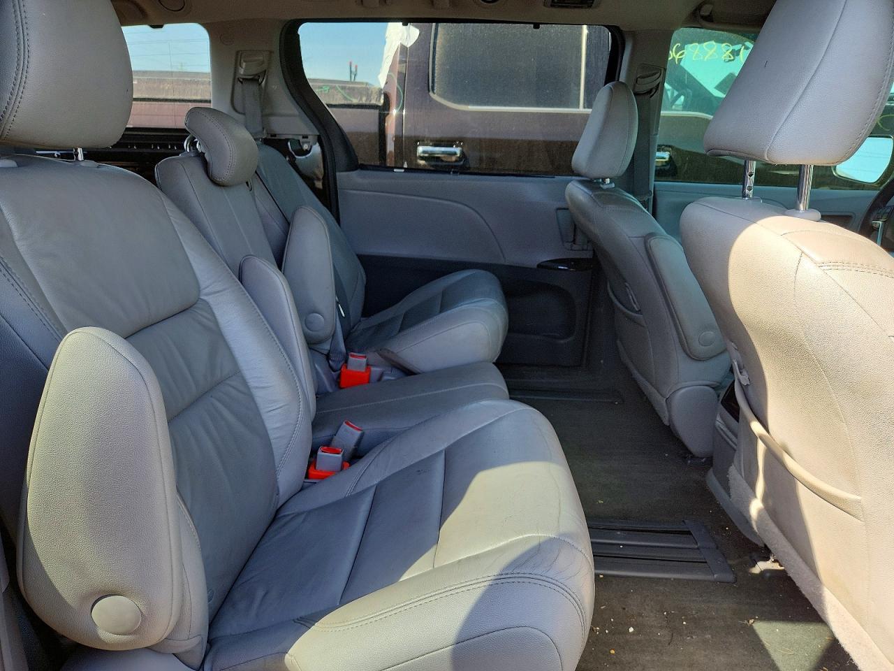 2017 TOYOTA SIENNA