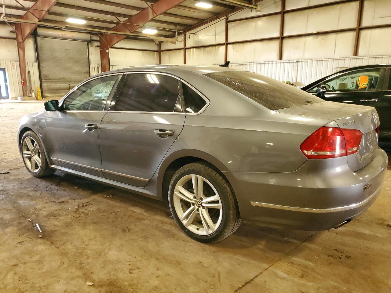 2013 VOLKSWAGEN Passat