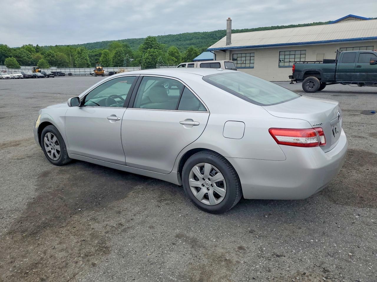 2011 TOYOTA CAMRY